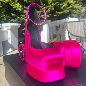 **BRAND NEW** VERSACE Pink satin platform pumps